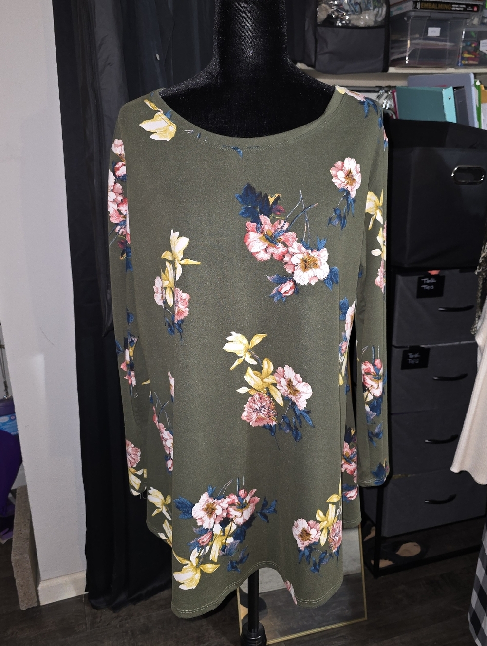 Perfect Condition Curvy Lily Olive Green Floral Tunic Size 2x